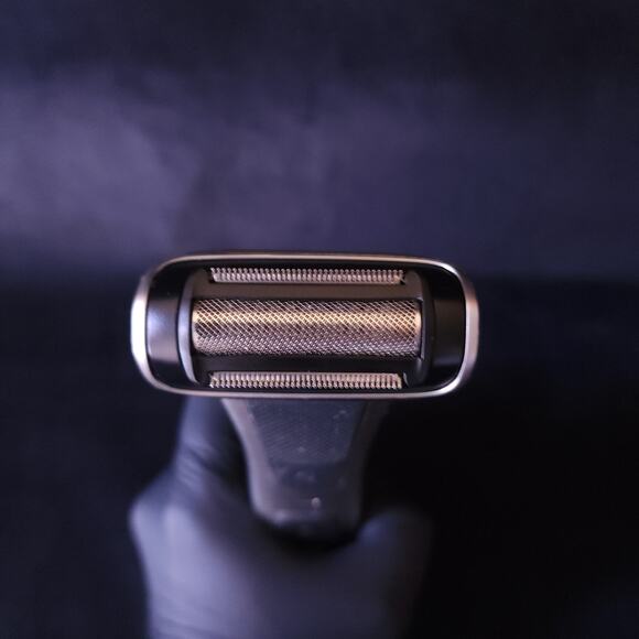 Philips Norelco Electric Cordless Body Trimmer Bodygroom Body Shaver - BG7030/49 - Picture 6 of 11